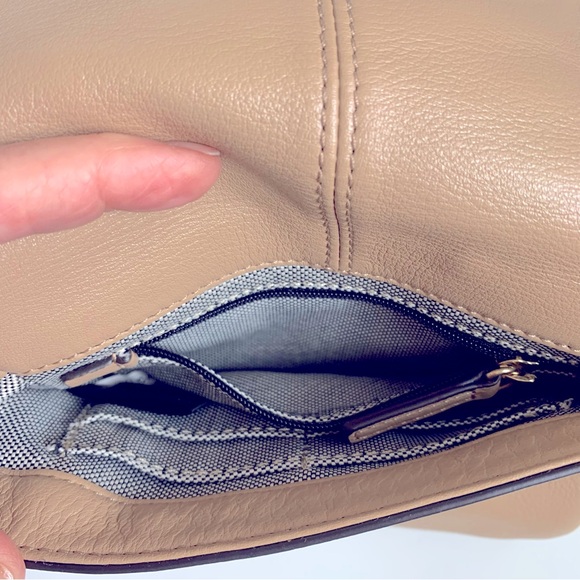 PRELOVED VINCE CAMUTO CROSSBODY GOLD CHAIN - Picture 6 of 8